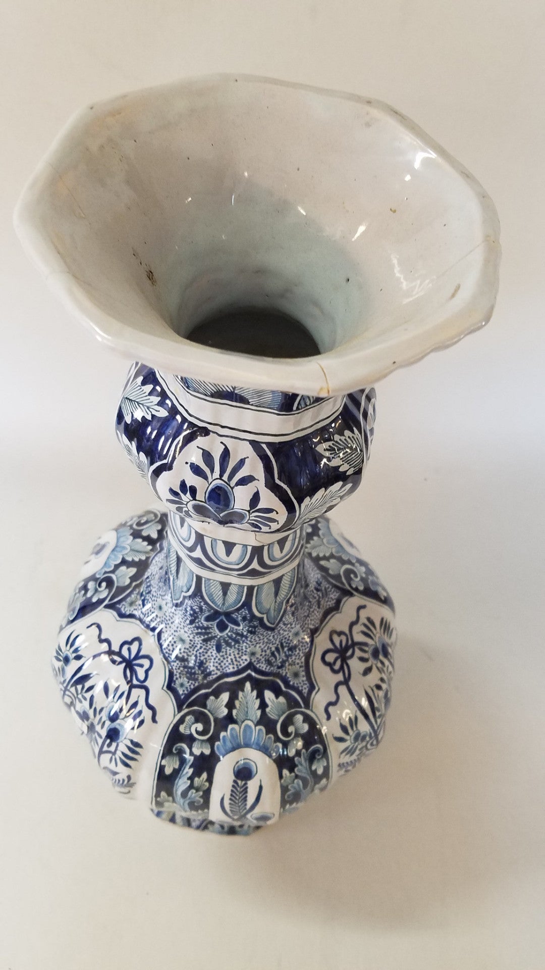 1800 Delft ceramic Vase