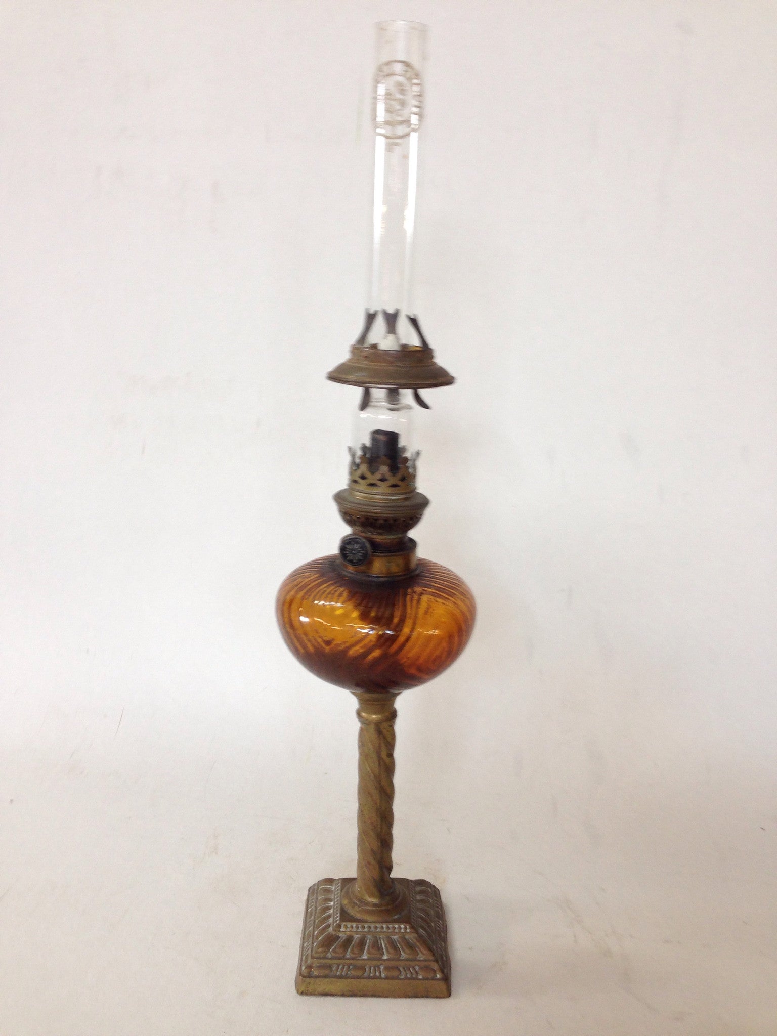 1900's oil lamp