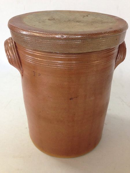 Pot en grès avec couvercle