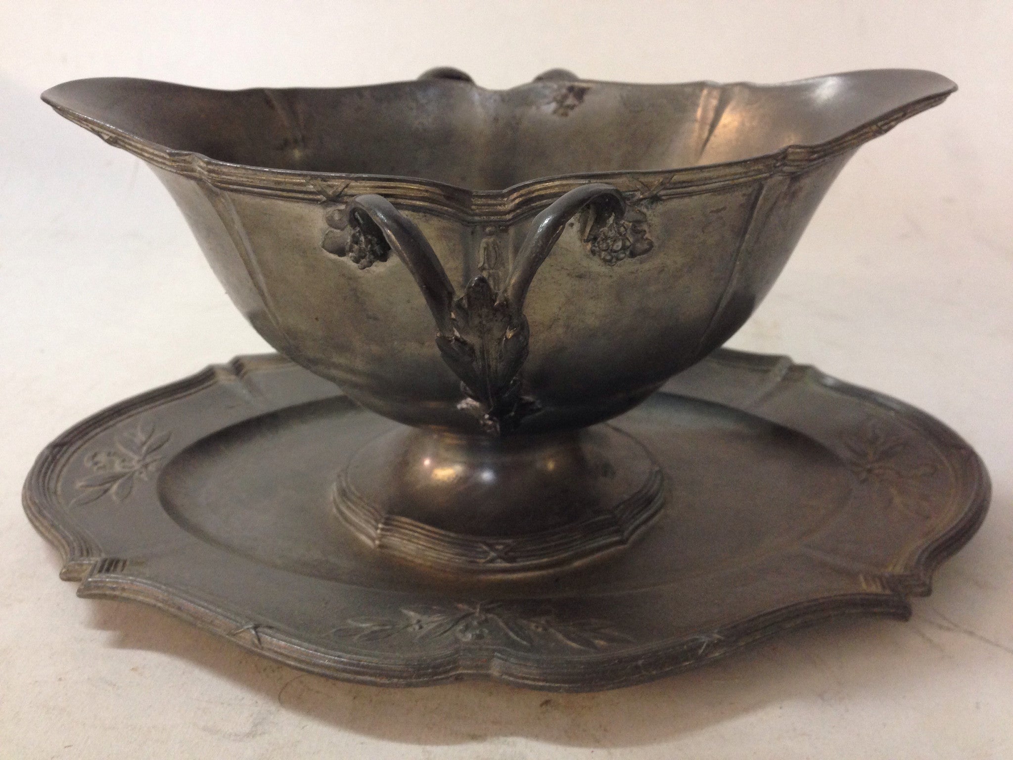 Saucière en étain